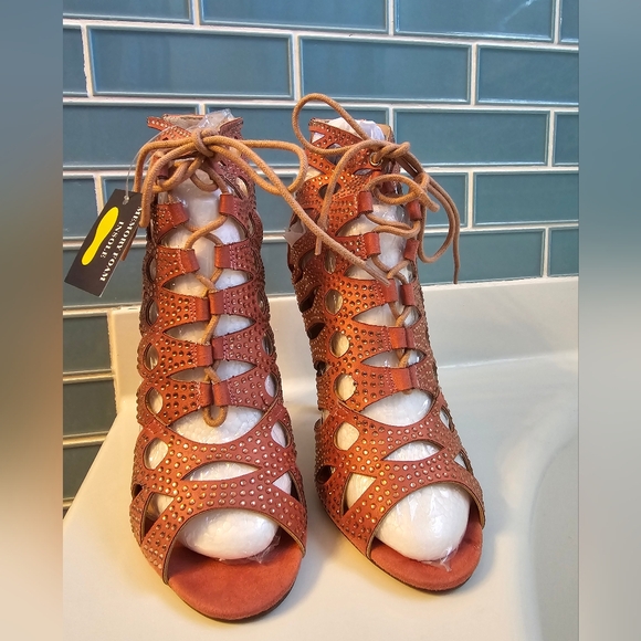 Jeweled heels sandal - Picture 10 of 10